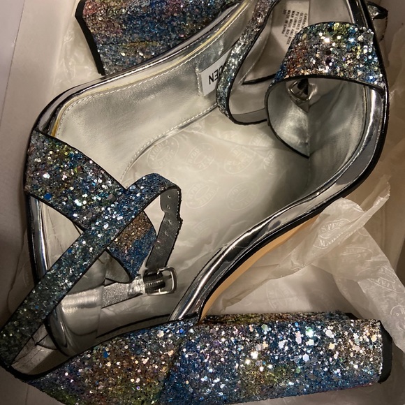 Shoes - Picture 2 of 5